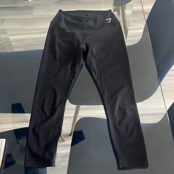Gymshark Pants - Gymshark train compression capris-high waisted.